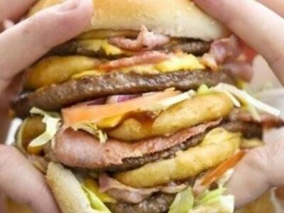 Ιδού με τι μοιάζουν 2000 θερμίδες -Η σοκ...