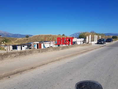  Ένας κανονικός καταυλισμός ΡΟΜΑ έχει χτ...