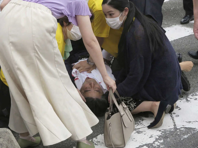 Σίνζο Άμπε: Πέθανε από τους πυροβολισμού...