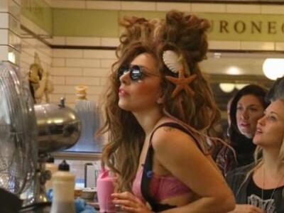 Η Lady Gaga βγήκε βόλτα μόνο με το... σο...