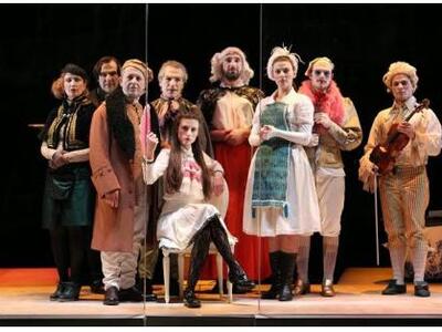 Πάτρα - Αρέσει η παράσταση του Θοδωρή Αμ...