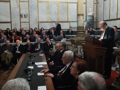 Εννέα Έλληνες ακαδημαϊκοί στους 3.000 με...