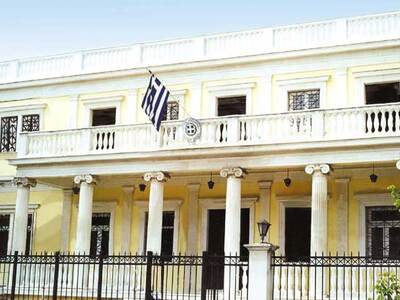 Κλείνουν ακόμη 7 Γραφεία Τύπου σε Ελληνι...