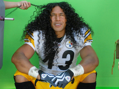 Τα μαλλιά του αθλητή Troy Polamalu ασφαλ...