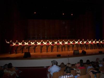 Λαικοί χοροί από τη Μακεδονία, την Κύθνο...