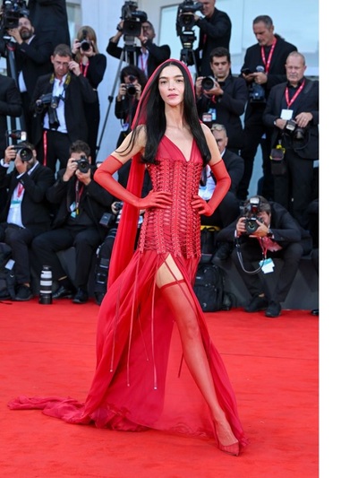 Μαρία Κάρλα Μπόσκονο με Dolce e Gabbana