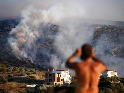 Σε εξέλιξη πυρκαγιά στον Άγιο Παντελεήμο...