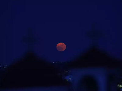 Πανσέληνος της Φράουλας: Μαγικές εικόνες...