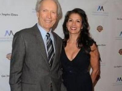 Χωρίζει ο Clint Eastwood, μετά από 17 χρ...