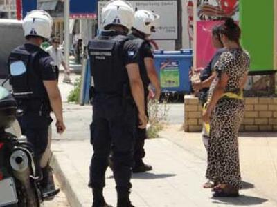 Πάτρα: Γυναίκες Ρομά  "εφόρμησαν&qu...