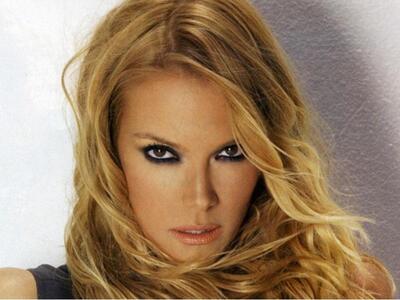 Η Βίκυ Καγιά κακομακιγιαρισμένη στην πασ...