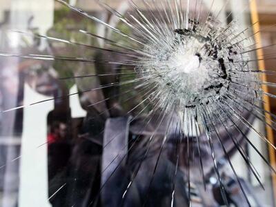 Αιτωλικό:Πέταξαν αντικείμενο στη τζαμαρία τράπεζας