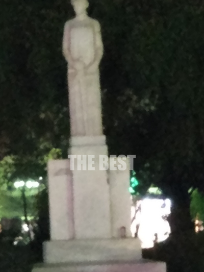 Μουντζούρα / γκράφιτι στο κάτω δεξιό μέρος της βάσης (6/1/19)