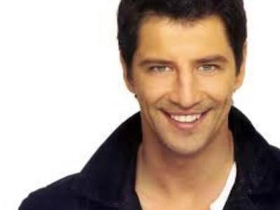 Τον λένε Ρουβά, είναι μοντέλο, ξάδελφος ...