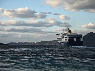 Αυτοί που φεύγουν κι αυτοί που μένουν