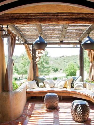 Το μπαλκόνι του υπνοδωματίου τους