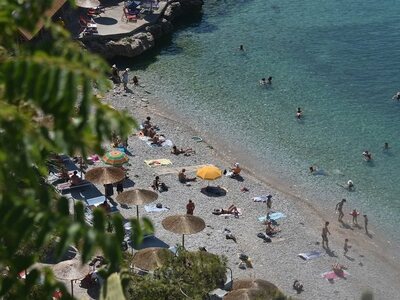 Οπλιστείτε με υπομονή, έρχεται δεύτερος ...