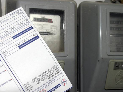 Έβαλαν νέους μετρητές ηλεκτρικού ρεύματο...