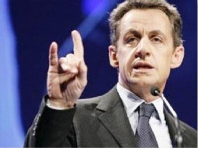 Οι Γάλλοι επικροτούν τον Σαρκοζί που ξηλ...