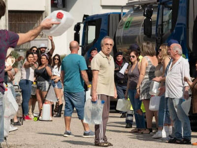 Σκηνή από την Ιταλική μαύρη κωμωδία &quo...