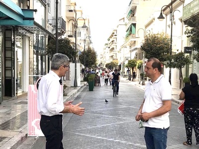  Ο Άγγελος Τσιγκρής στην αγορά της Πάτρ...