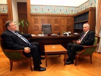 Ρίχνουν τους τόνους Βενιζέλος και Κουβέλ...