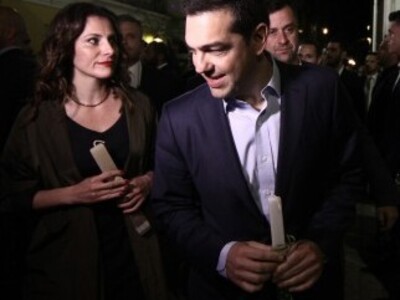 Το φιλί της αγάπης του Αλέξη Τσίπρα στην...