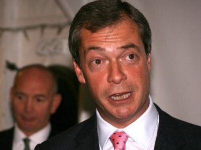 Συνετρίβη το αεροπλάνο του Nigel Farage ...