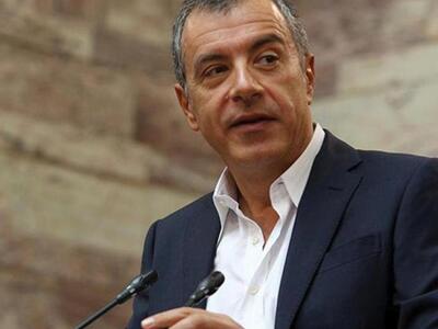 Ο Σταύρος Θεοδωράκης στο Παρίσι για τη Δ...