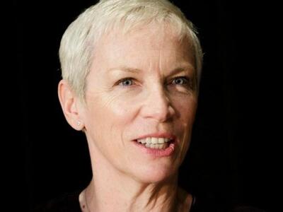 Η ποπ σταρ Άνι Λένοξ επίτιμη πρύτανης το...