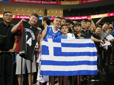 «Τρέλα» για την Εθνική και τον Αντετοκού...