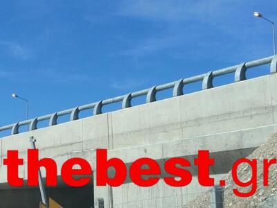 Λάμπουν τα φώτα στην Ολυμπία οδό