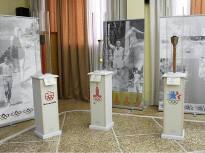 Εντυπωσίασαν οι 19 δάδες στην έκθεση που...