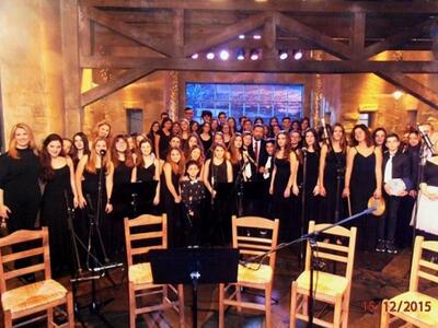 Η χορωδία του Πειραματικού Γυμνασίου Πατ...