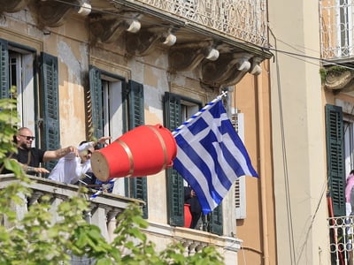 Από τα μπαλκόνια της Κέρκυρας, η Ανάστασ...