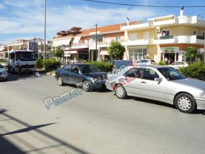 Πρέβεζα: Τροχαίο με υλικές - Δύο οχήματα...