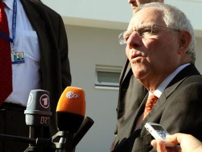 Σόιμπλε: Ευπρόσδεκτοι στη Γερμανία οι άν...