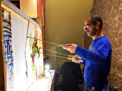 Ο Κώστας Μακρής ανεβάζει τον "Καραγ...