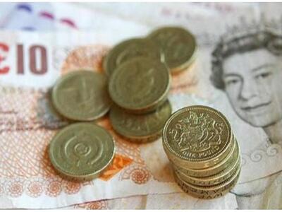 Βουτιά καταγράφει η στερλίνα, μετά τις β...