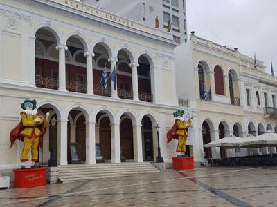 Το καρναβάλι "κάλυψε" τα συνθή...