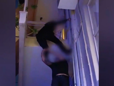 Στιγμές αγωνίας: Αστυνομικός μάνα 3 παιδ...