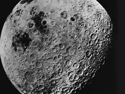 Μια άποψη της Σελήνης που τραβήχτηκε κατ...