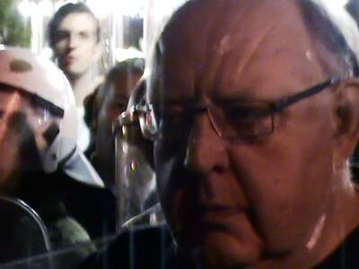 Καρέ - καρέ το γιαούρτωμα του Πάγκαλου στο Λαύριο