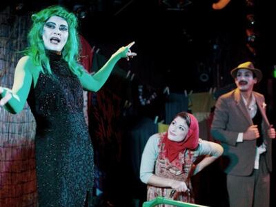 Παράσταση αλληλεγγύης στους απεργούς της...