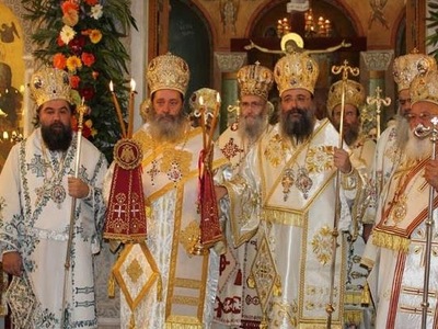 Στη φωτ. από τη χειροτονία του Επισκόπου...