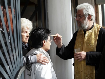 Οι πιστοί κατέκλυσαν τις εκκλησιές της Π...