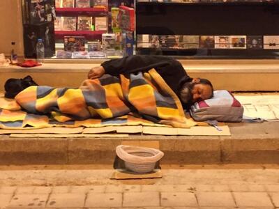 Πάτρα: Ο άστεγος που κοιμάται επί μήνες ...
