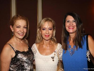 Η κ. Μαρία Ασημακοπούλου στο κέντρο.