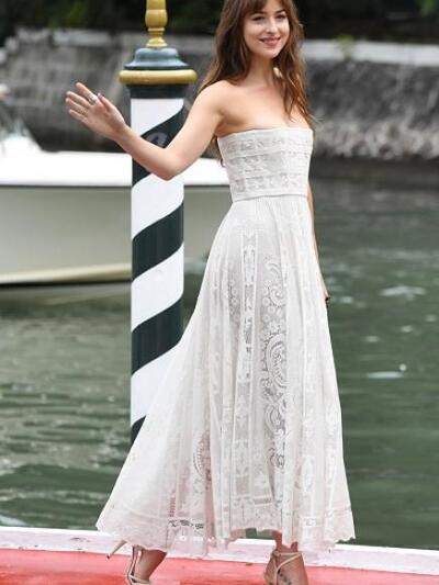 ΝΤΑΚΟΤΑ ΤΖΟΝΣΟΝ ΜΕ CHRISTIAN DIOR