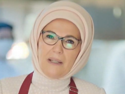 Η Εμινέ Ερντογάν έστειλε βίντεο με τη συ...